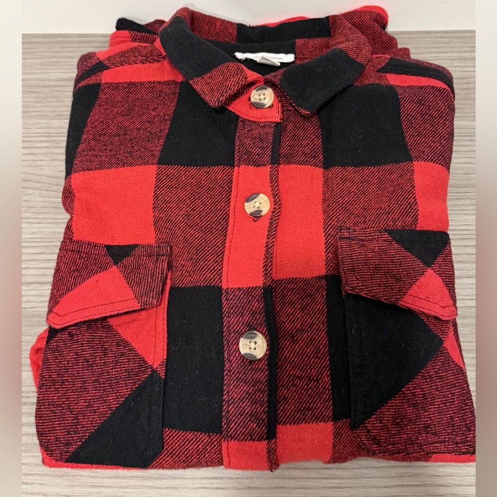beachlunchlounge Red and Black Plaid Women’s Shirt. Excellent condition